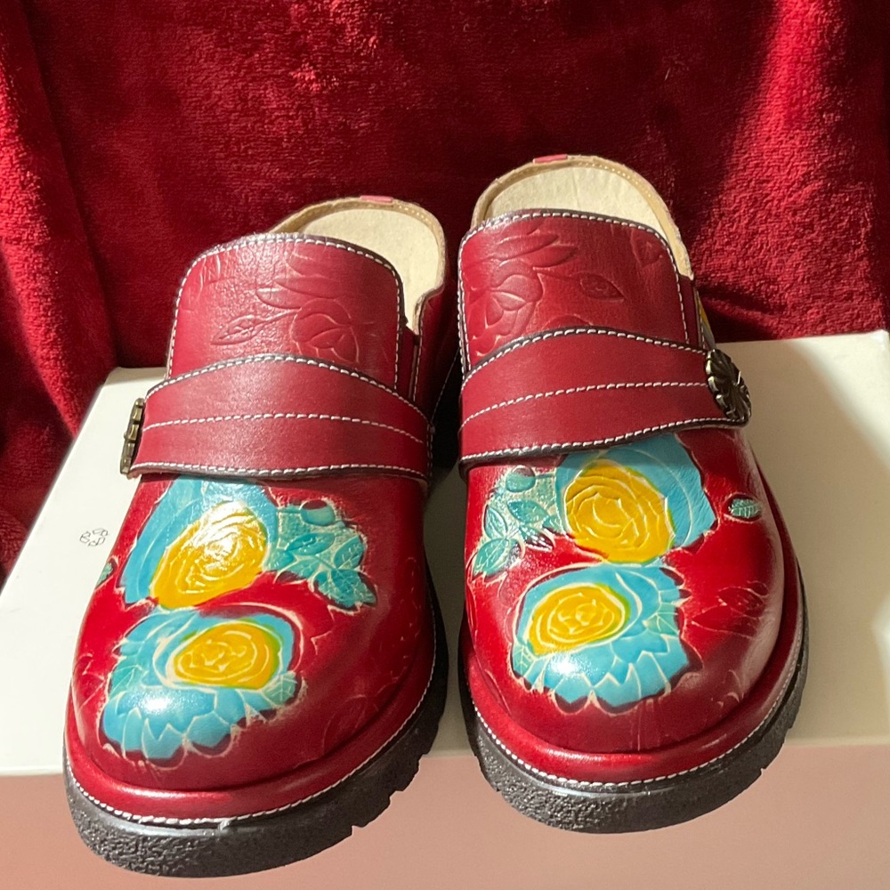 SPRING STEP L’artiste EMBOSSED HAND painted RED FLORAL MULE COMFICUTE NEW